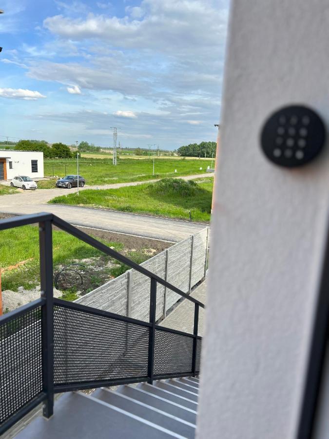 Apartmany Catalina Nesvady Zewnętrze zdjęcie