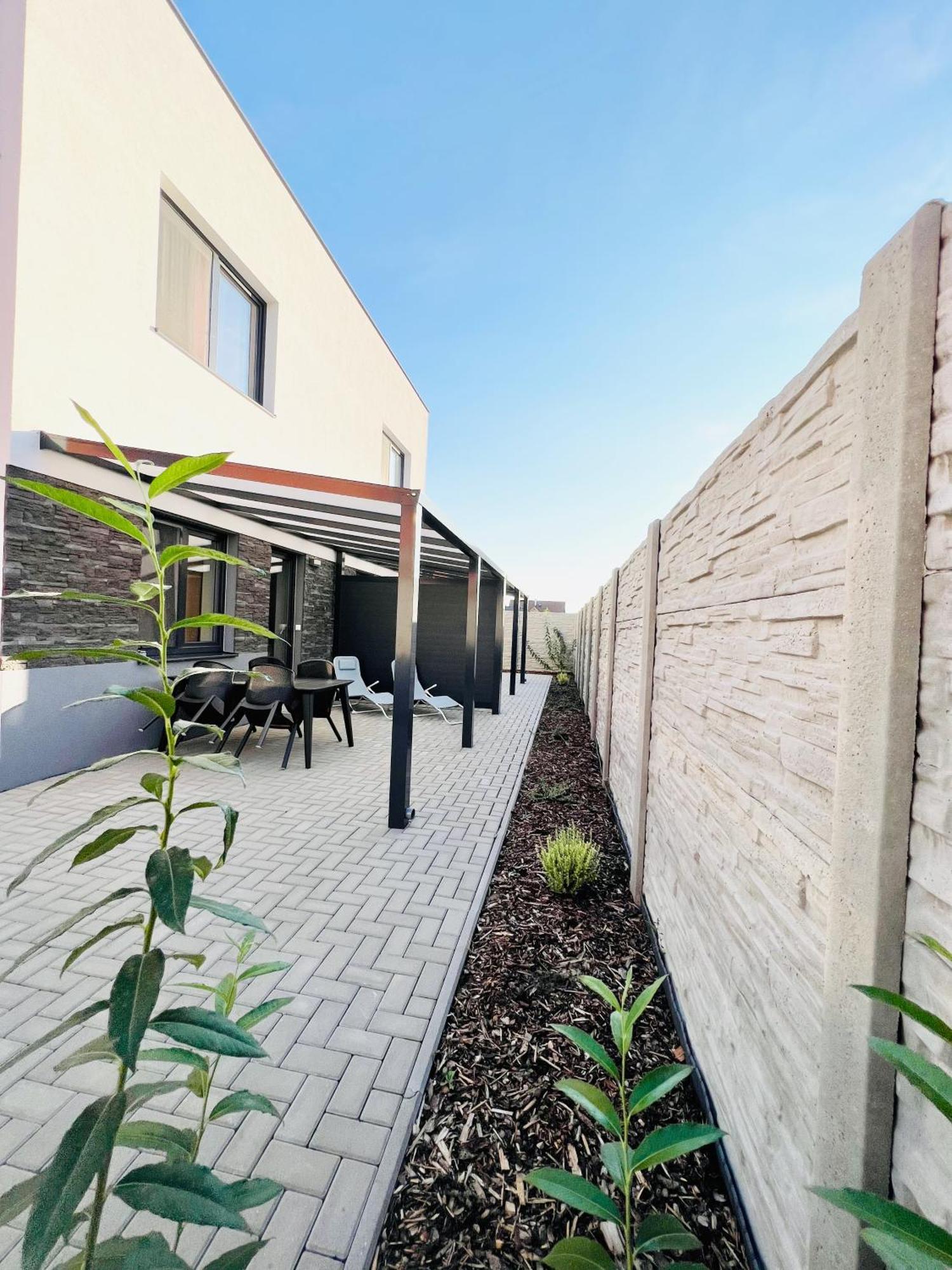 Apartmany Catalina Nesvady Zewnętrze zdjęcie