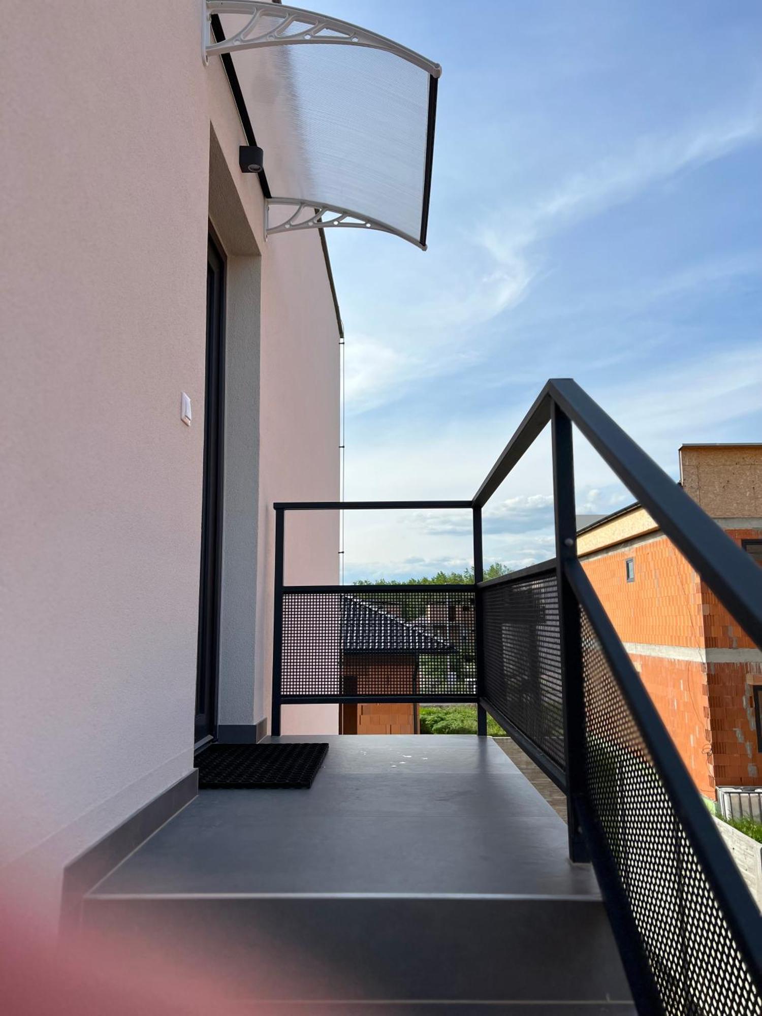 Apartmany Catalina Nesvady Zewnętrze zdjęcie
