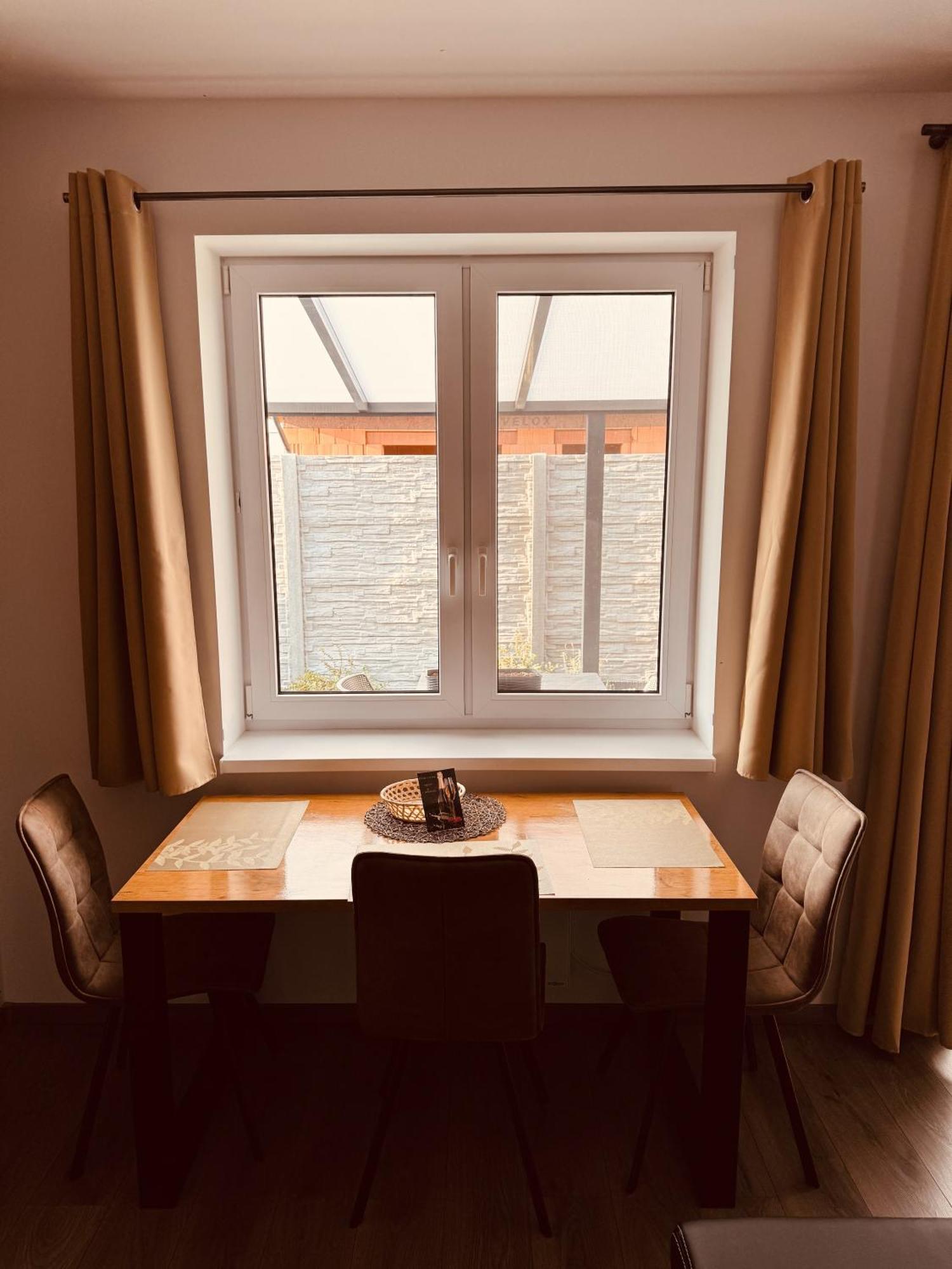 Apartmany Catalina Nesvady Zewnętrze zdjęcie